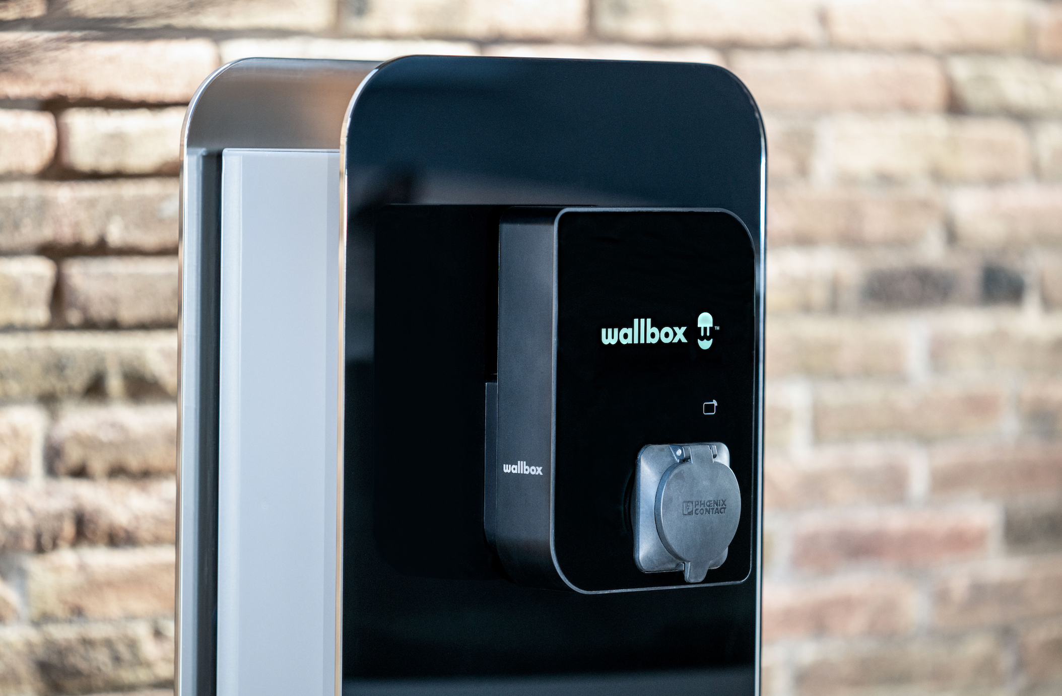 Wallbox Copper SB Charger 22kWp, 3Ph, Type 2 Socket, w/o cable, Black, IP54/IK08 (CPB1-S-2-4-8-002)